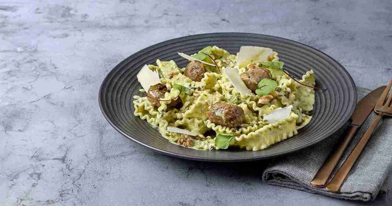 Massa com Pesto de Noz e Almôndegas Vegan